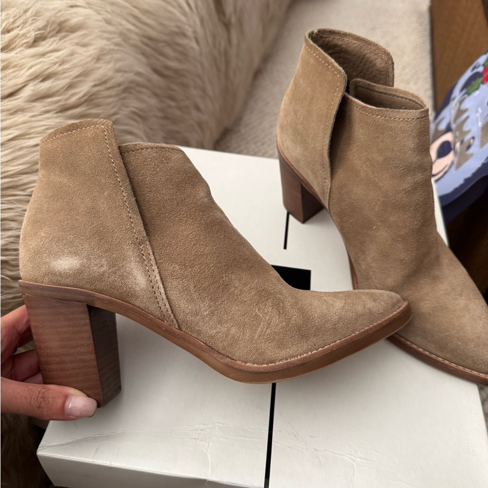 Dolce Vita size 8.5 light Tan Suede Ankle Boots - Picture 2 of 5